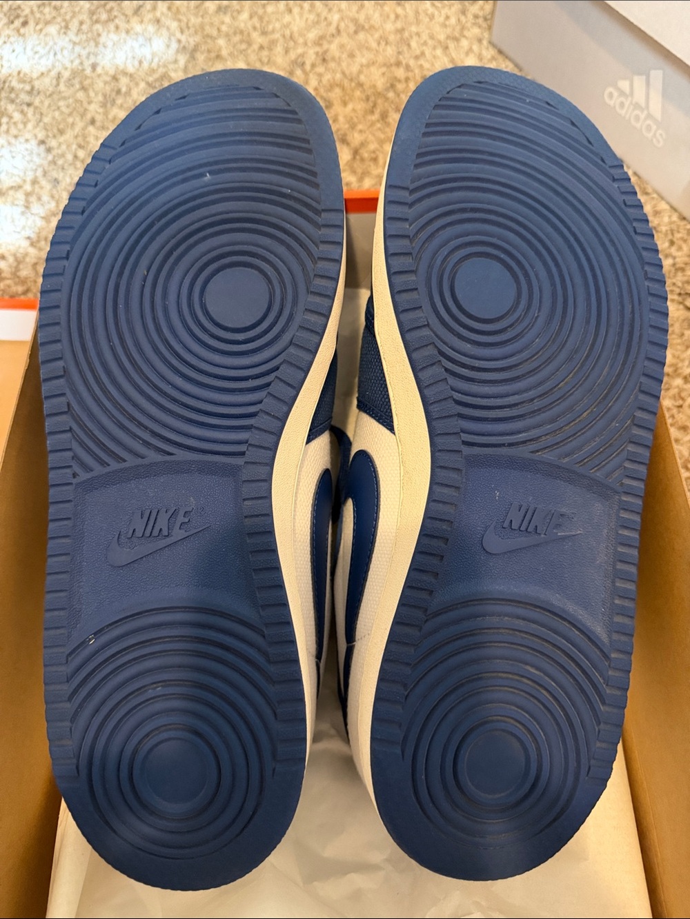 Nike Jordan 1 low KO Royal and white - Picture 8 of 8